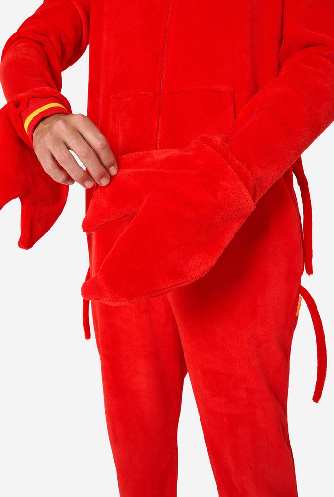 Ein Mann trägt einen roten Hummer Onesie, Teil der Tier Onesie Kollektion von OppoSuits.