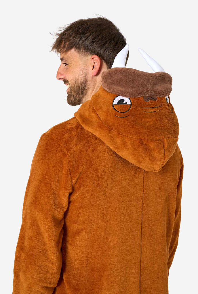 Ein Mann trägt einen braunen Walross Onesie, Teil der Tier Onesie Kollektion von OppoSuits.